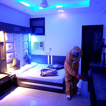 Hotel Peace Point - 1 Min Walking Distance From Station 뉴델리 외부 사진