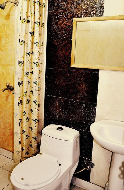 Hotel Peace Point - 1 Min Walking Distance From Station 뉴델리 외부 사진
