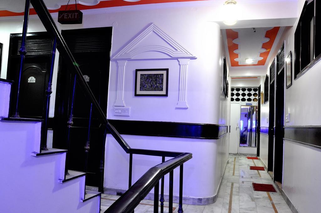 Hotel Peace Point - 1 Min Walking Distance From Station 뉴델리 객실 사진