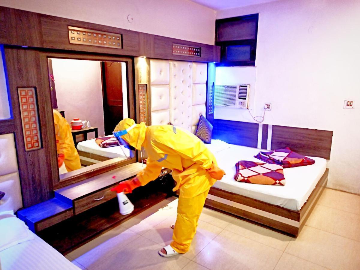 Hotel Peace Point - 1 Min Walking Distance From Station 뉴델리 외부 사진