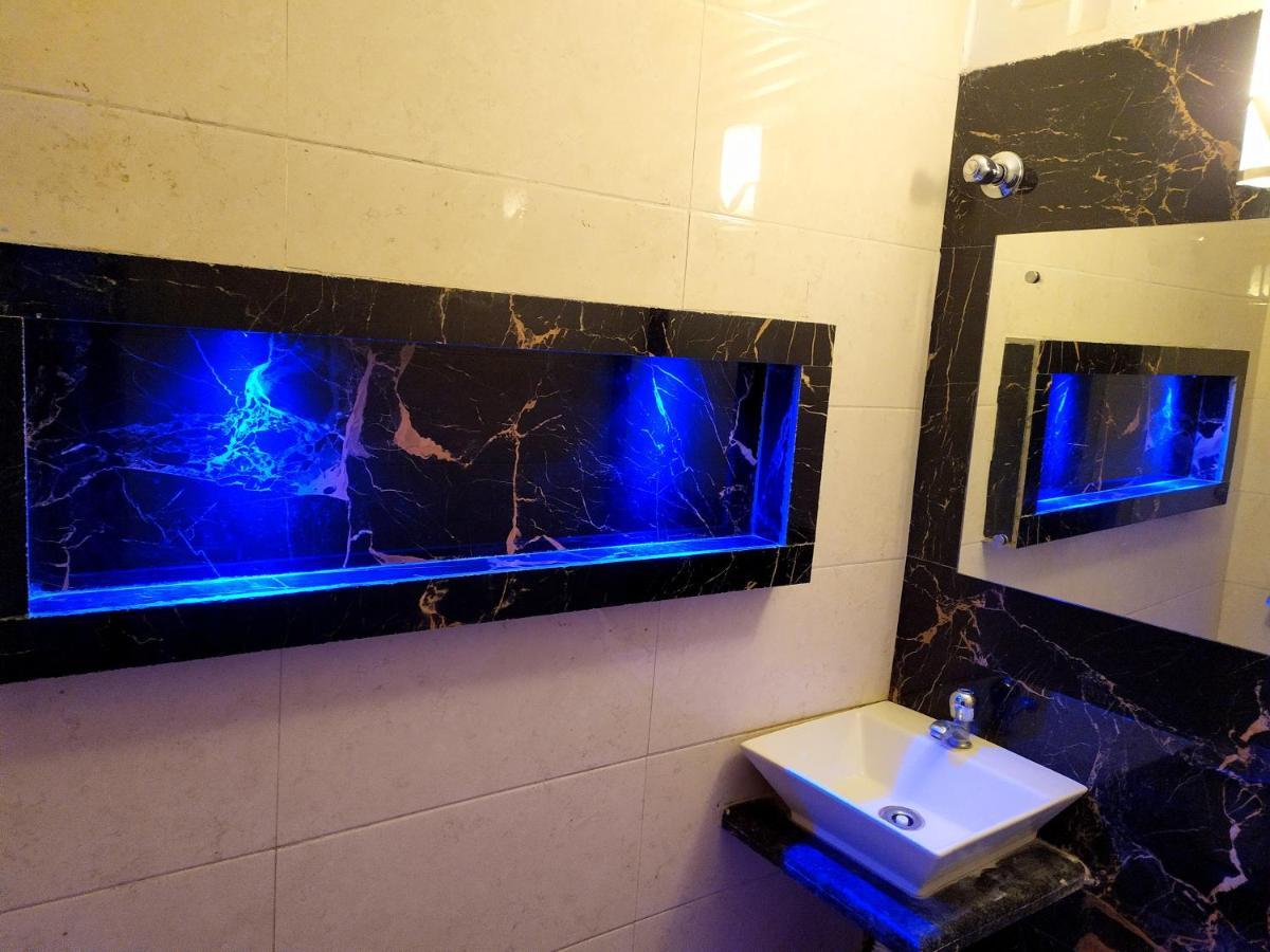 Hotel Peace Point - 1 Min Walking Distance From Station 뉴델리 외부 사진