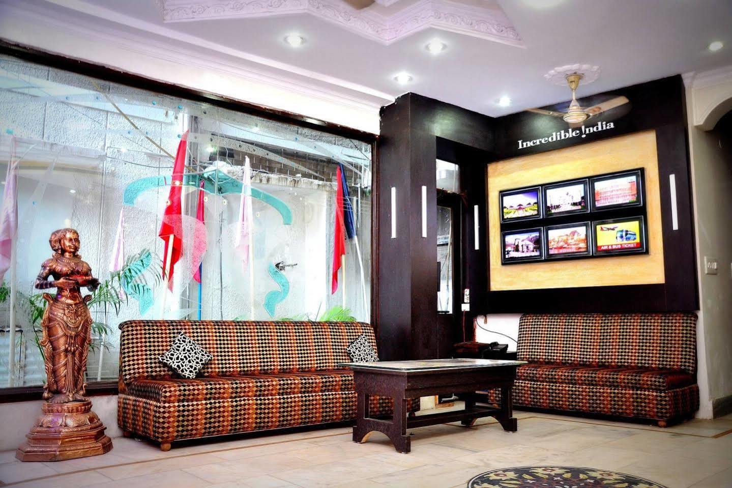 Hotel Peace Point - 1 Min Walking Distance From Station 뉴델리 외부 사진