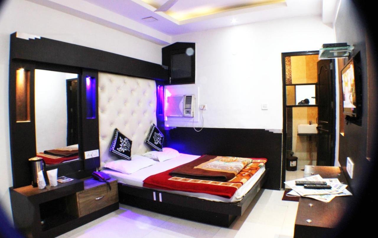 Hotel Peace Point - 1 Min Walking Distance From Station 뉴델리 외부 사진