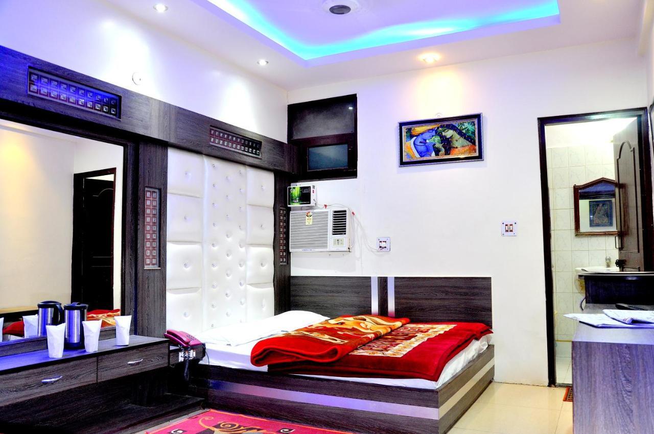 Hotel Peace Point - 1 Min Walking Distance From Station 뉴델리 외부 사진